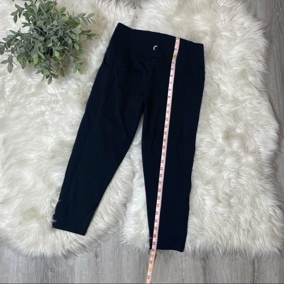 Zyia Black Cropped Athletic Leggings - Picture 4 of 7